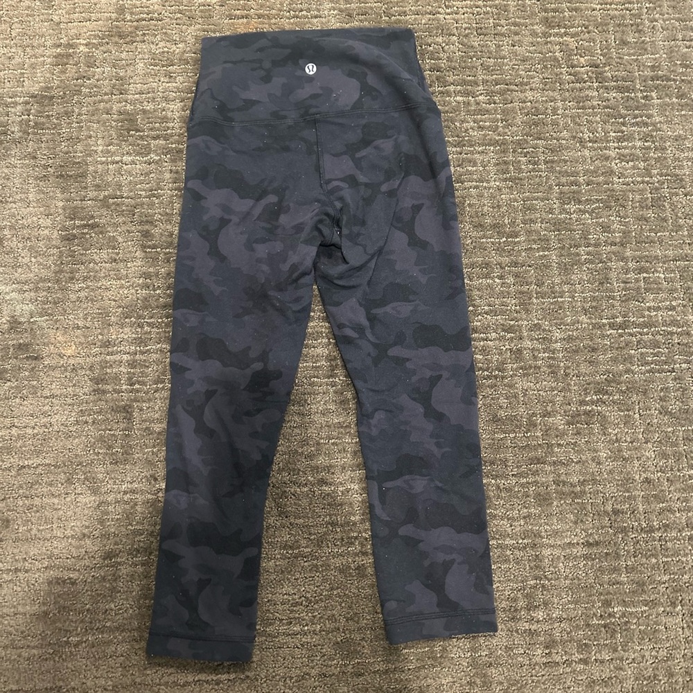 Lululemon leggings, camo print, size 2 23 inch